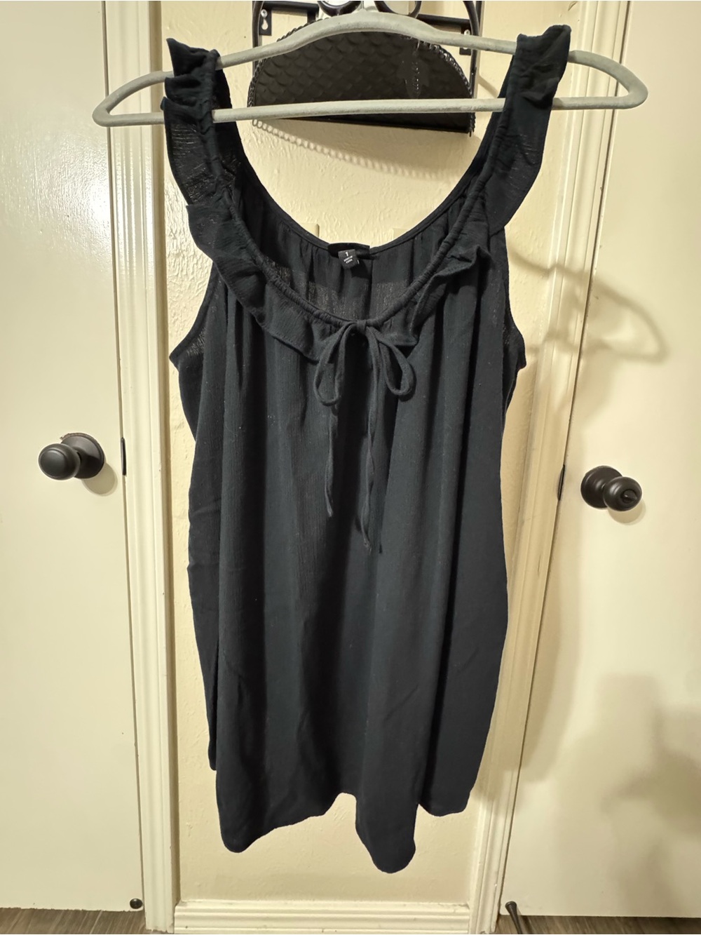 torrid Size 1 Black Ruffle Tie-Front Flowy lightweight Tank